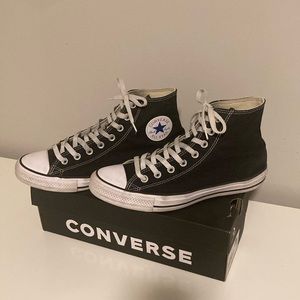Men’s 9 and Women’s 11 Chuck Taylor All Star Black High top Converse